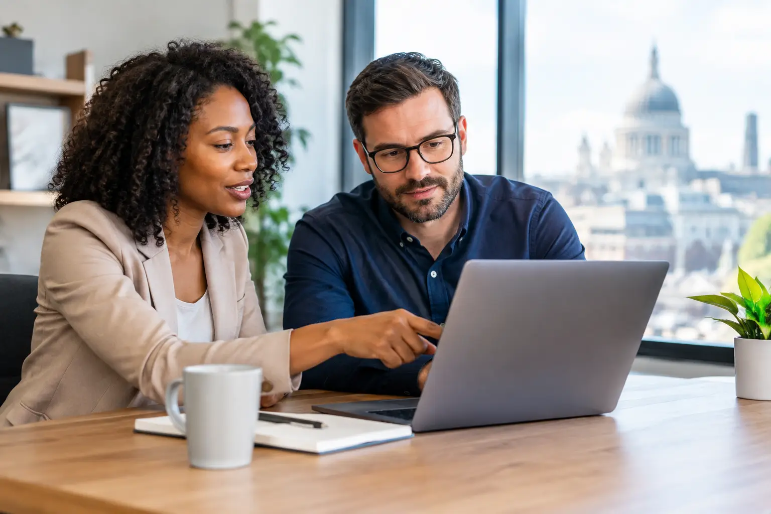 How to Choose HR Management Solutions in the UK